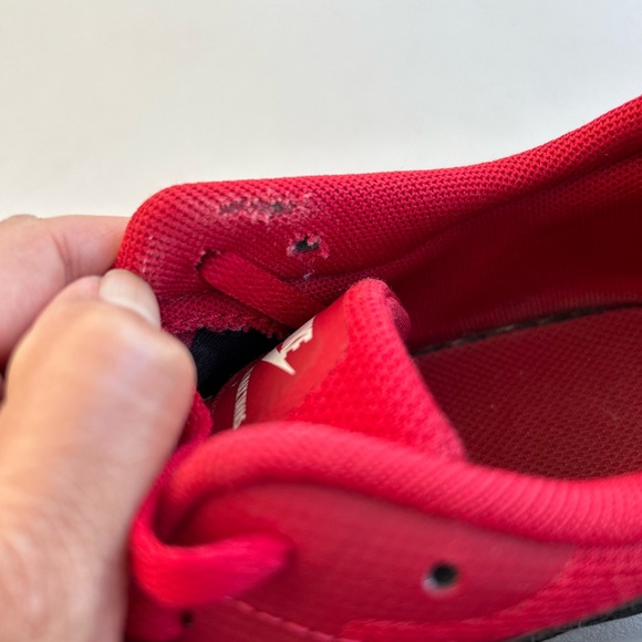 Nike Air Max Tavas, Red and Black - Picture 5 of 6